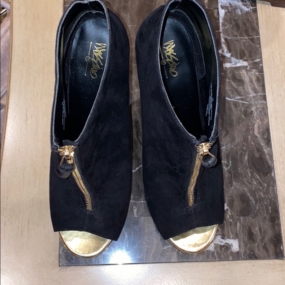 Black and gold Mossimo Heels